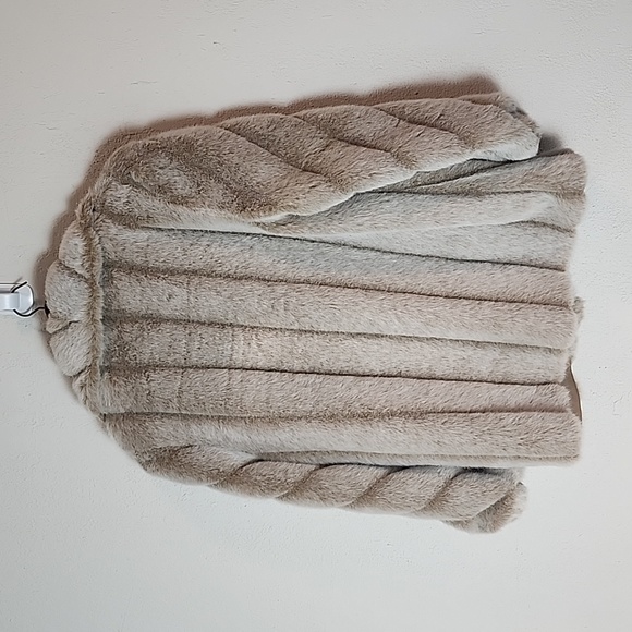 Olympia tan faux fur coat, excellent condition, sz L (12-16) - Picture 4 of 9